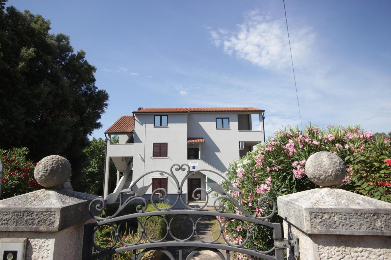Apartments Smitran Banjole Εξωτερικό φωτογραφία