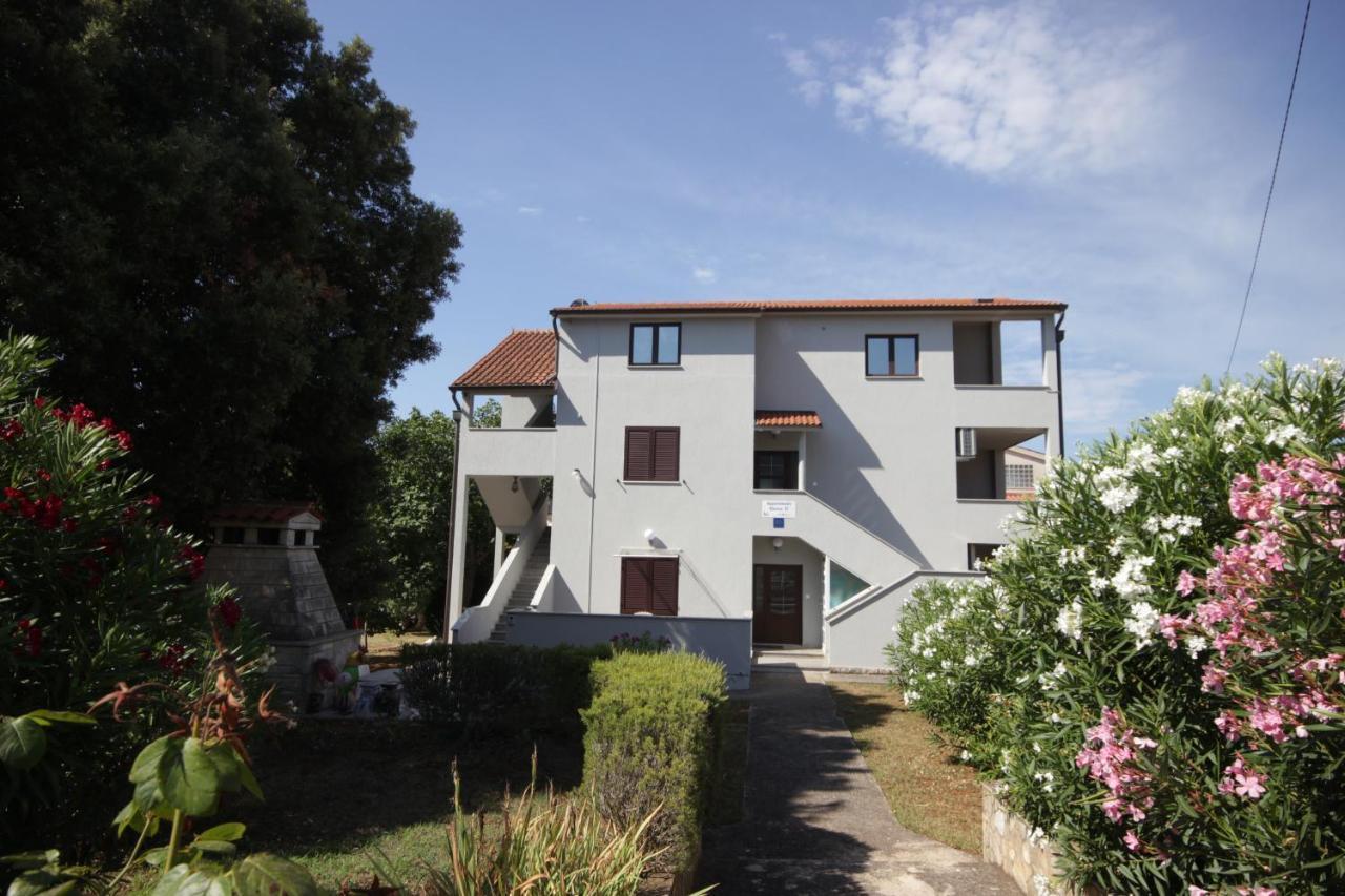 Apartments Smitran Banjole Εξωτερικό φωτογραφία