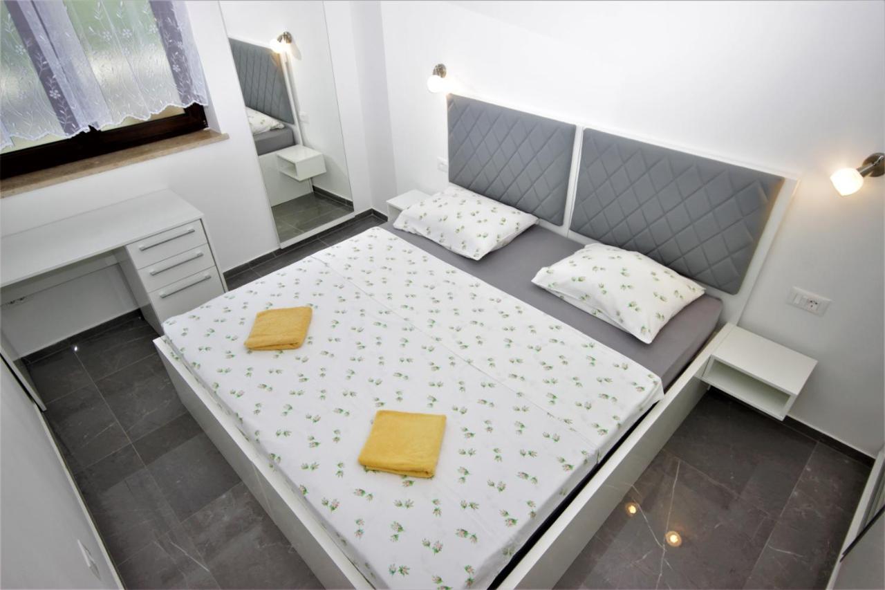 Apartments Smitran Banjole Εξωτερικό φωτογραφία