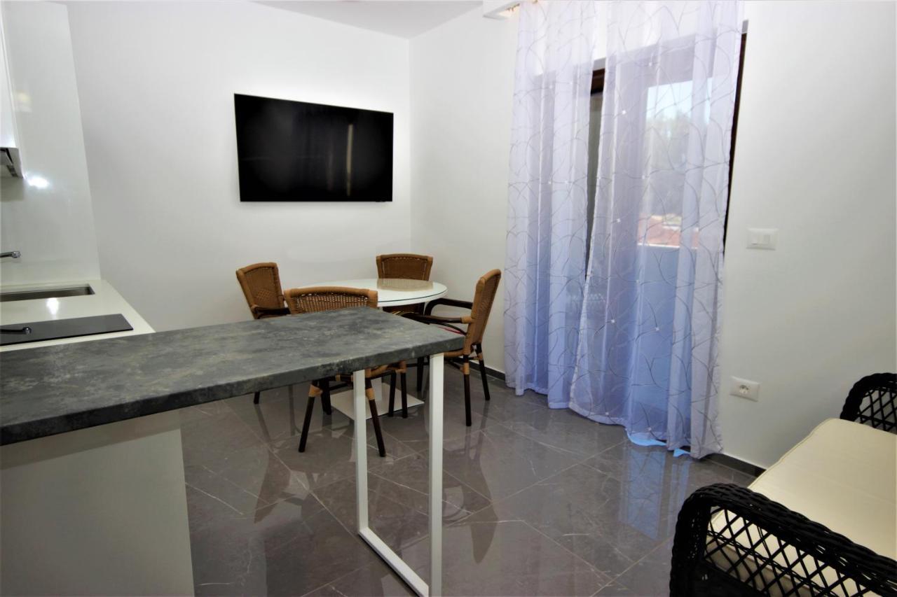 Apartments Smitran Banjole Εξωτερικό φωτογραφία
