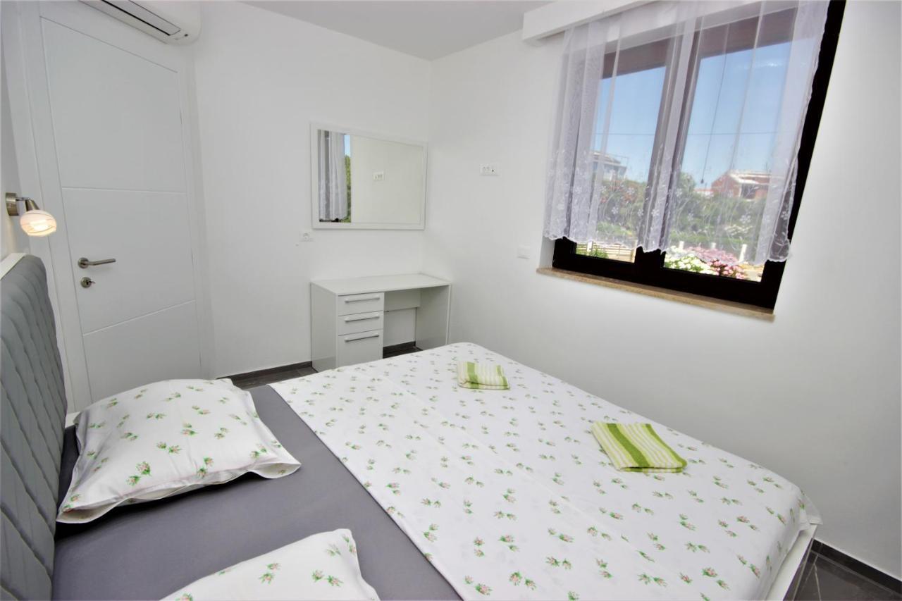 Apartments Smitran Banjole Εξωτερικό φωτογραφία
