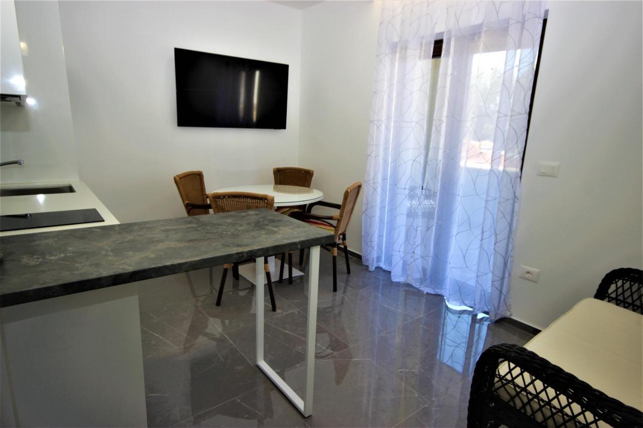 Apartments Smitran Banjole Εξωτερικό φωτογραφία